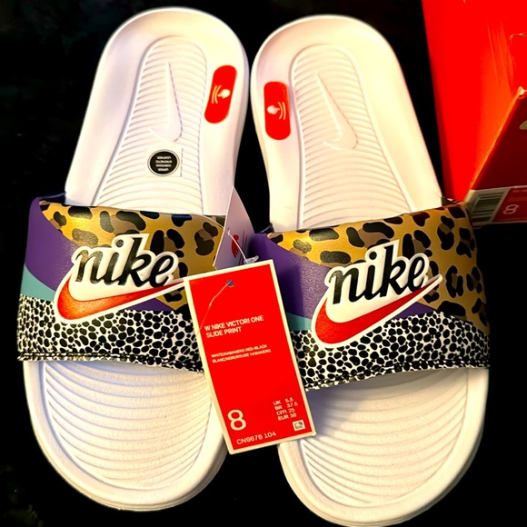 Nike NWT and box, open cover - Picture 1 of 3